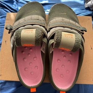 Nike Offline Mules. Size 13. Used. Replaceable insoles. Box included.